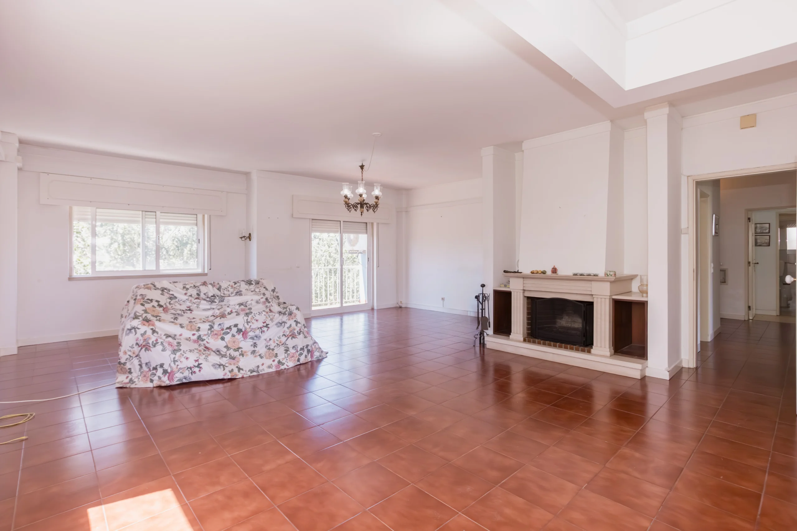 Apartamento T3 para Venda com 149m² úteis e garagem junto à praia em Estoril